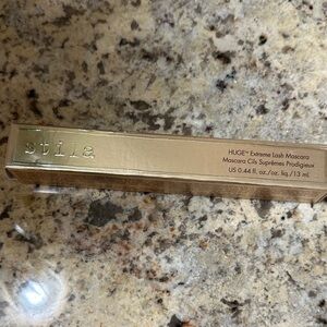 Stila Huge Extreme Lash Mascara. NIB